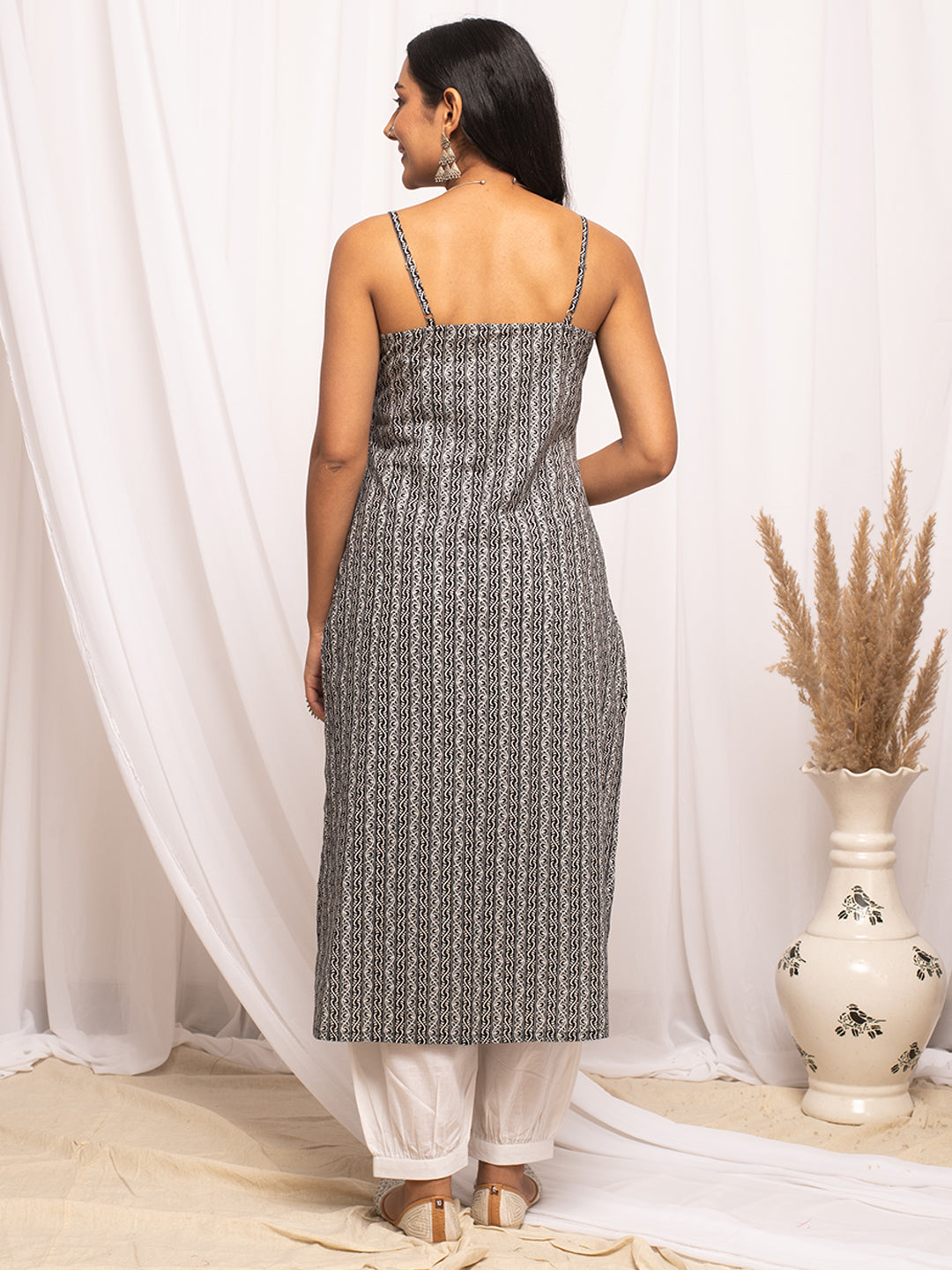 FIORRA Women's Strip Printed Black Cotton Straight Kurta